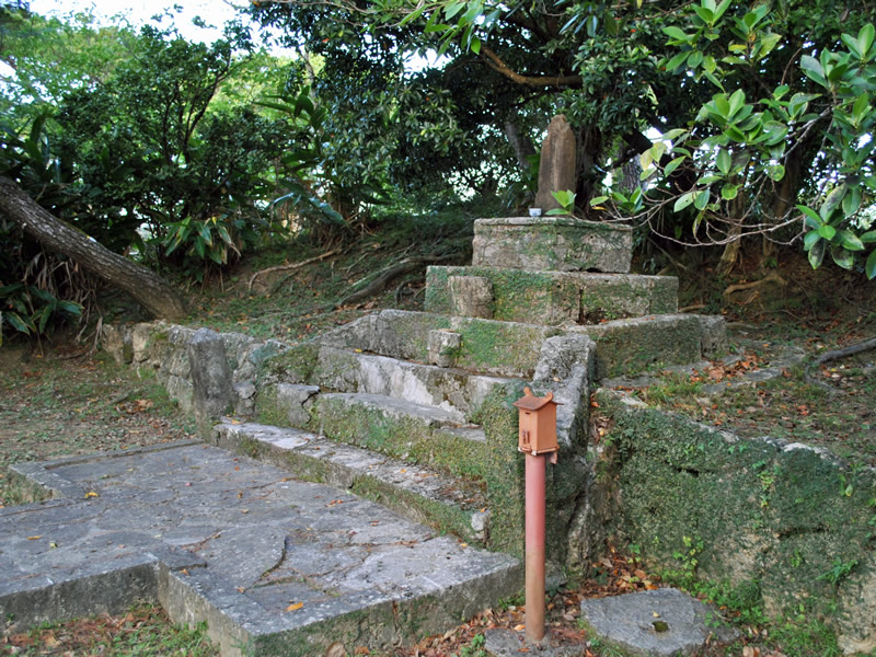 経塚の碑